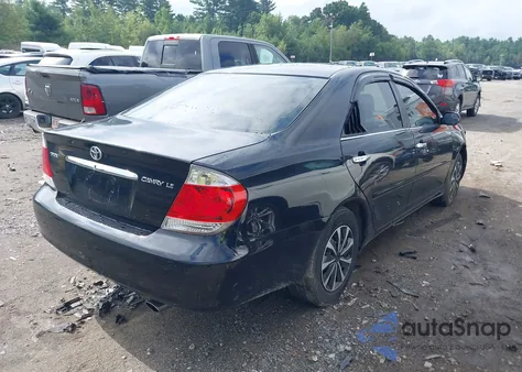 2006 Toyota Camry Le z USA, uszkodzony, nr VIN JTDBE30K563056004